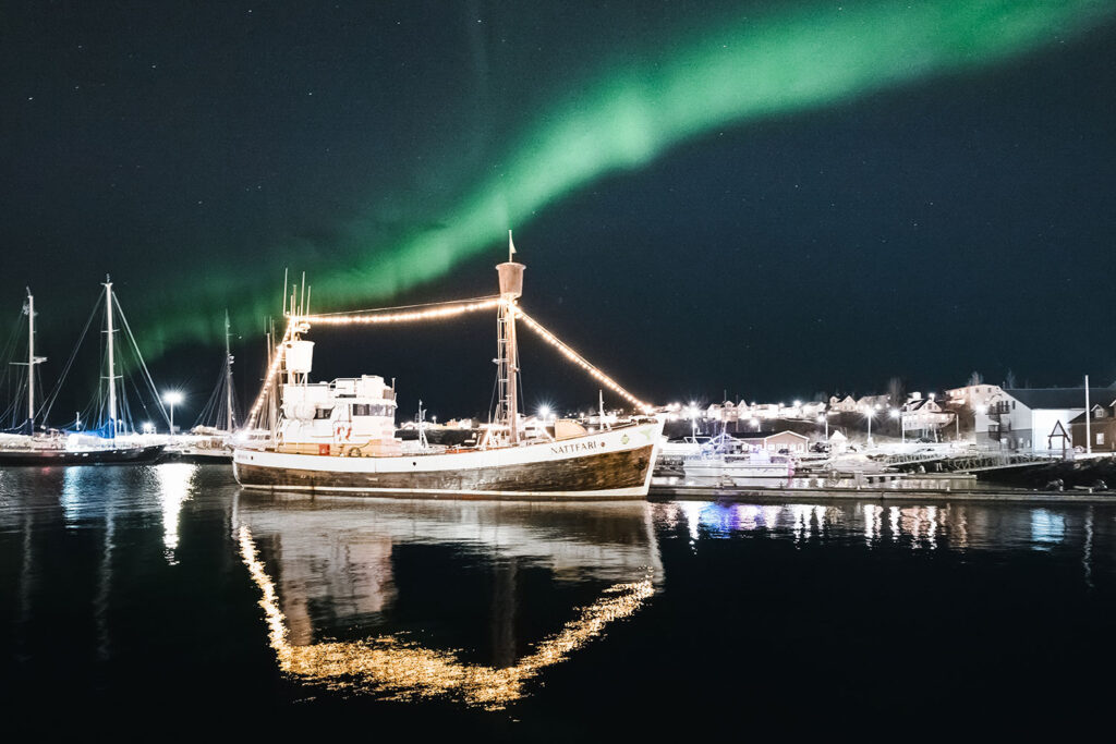 Northern lights at Húsavík harbour © Ales Mucha